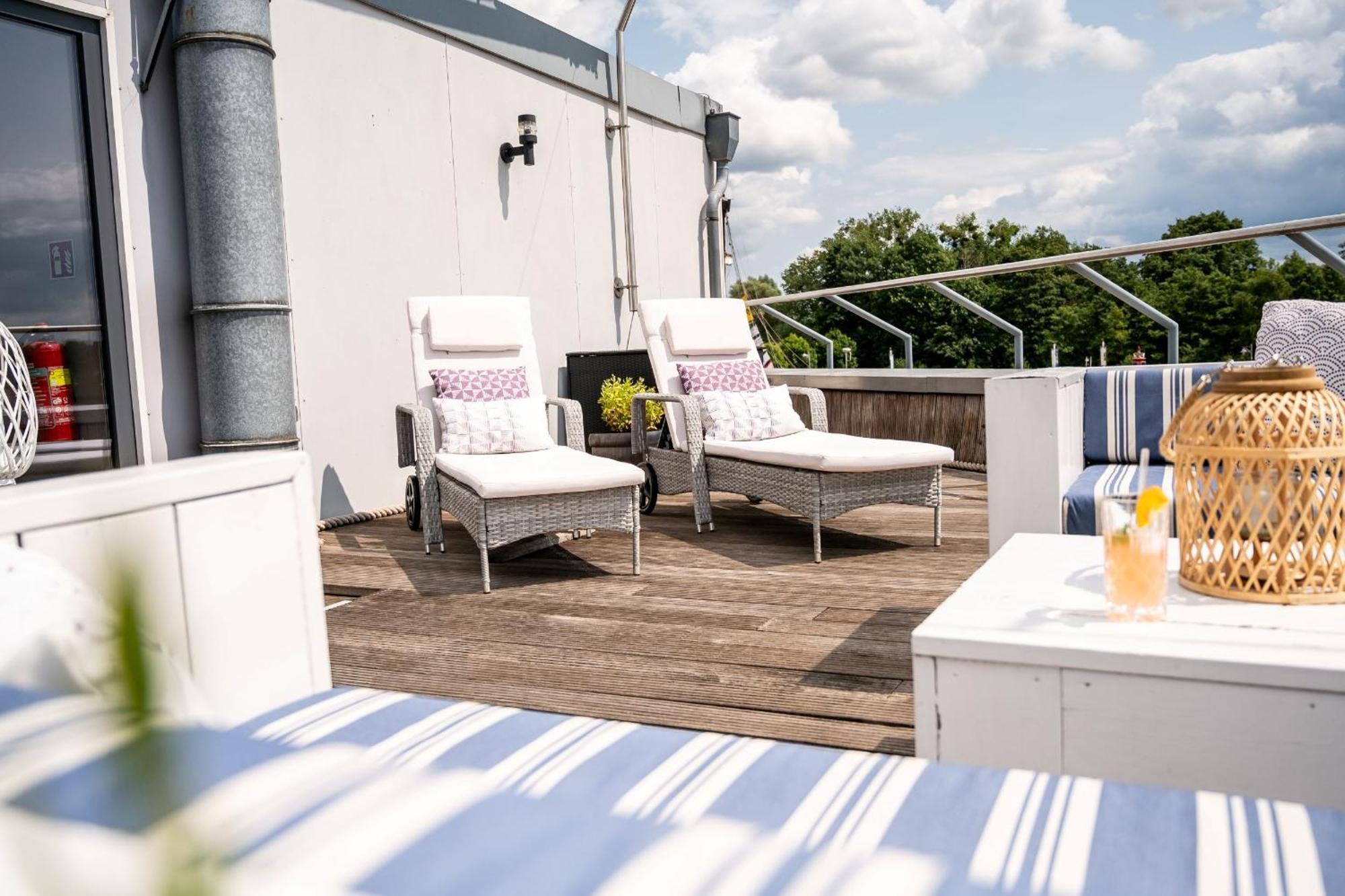 Hafenhotel Pommernyacht Ueckermunde Bagian luar foto